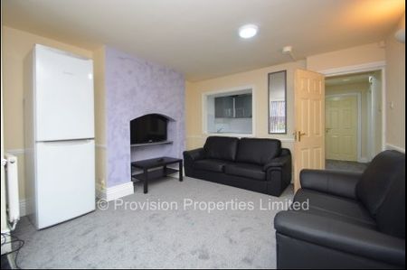 3 Bedroom House Near Leeds University - Photo 2