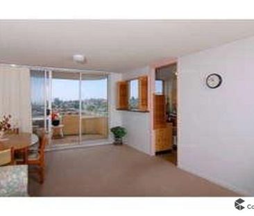 Light-filled apartment with water views and CBD convenience. - Photo 1