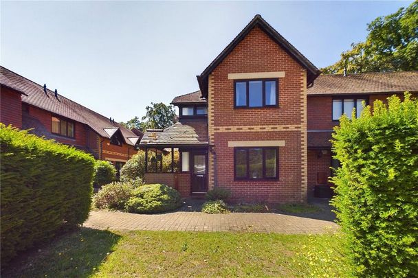 2 bedroom end of terrace house to rent - Photo 1