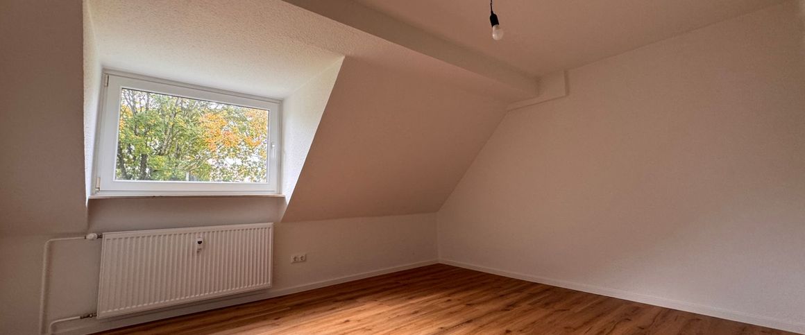 *** Riskieren Sie einen Blick! Charmante 2-Zi.-Whg. + Mansarde in Schlossparknähe! *** - Photo 1