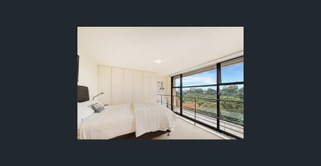 LOFT STYLE LIVING WITH PANORAMIC VIEWS OF SYDNEY HARBOUR - Photo 2
