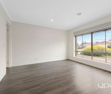 LARGE FAMILY HOME IN A CONVENIENT LOCATION! - Photo 3