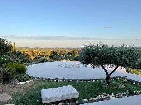 PROPRIETE D'EXCEPTION à louer - 7 CHAMBRES - PISCINE - JACUZZI - HAMMAM - VUE PONT DU GARD - Photo 2