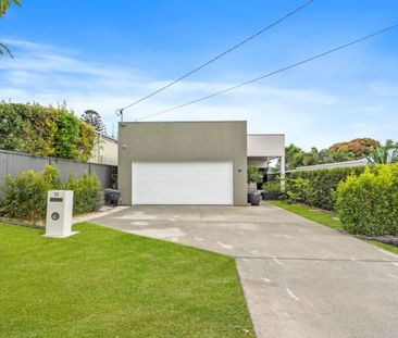 Stunning Contemporary Family Home - - Photo 5