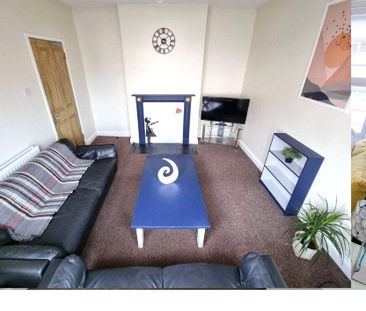 4 bedroom terraced house to rent - Photo 1