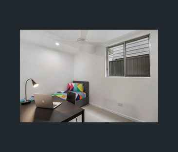 Room 5 - 86 Deighton Road, Dutton Park, Qld 4102 - Photo 1