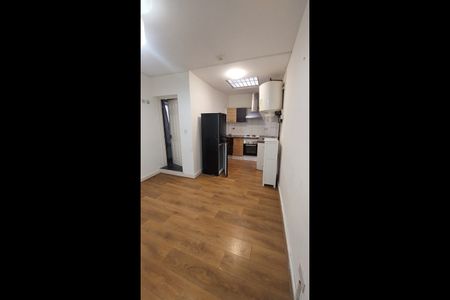 2 Bed Flat, Devonshire Road, SE23 - Photo 3