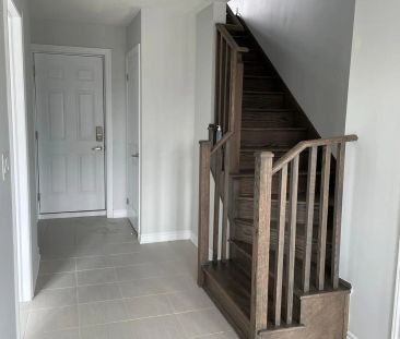Condo Townhouse For Lease | E9087632 - Photo 5