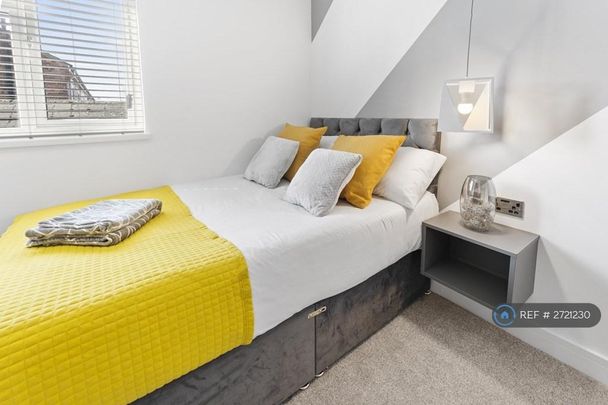 1 bedroom in a house share to rent - Photo 1