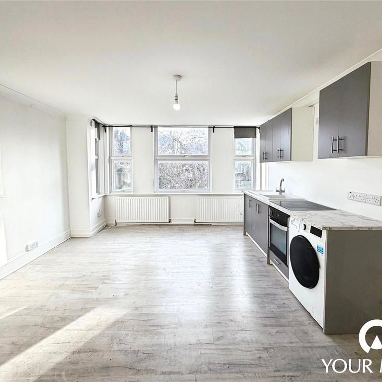 3 bedroom flat to rent - Photo 1