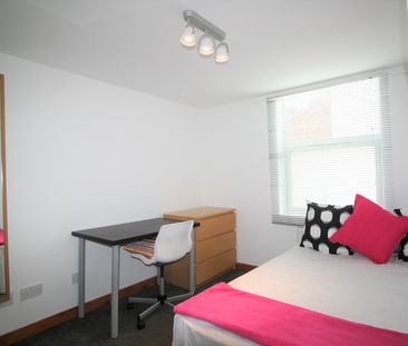 7 Bed Terraced House, Moseley Road, M14 - Photo 4