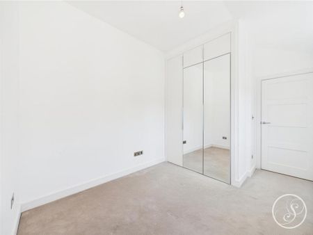 4 bedroom detached house to rent - Photo 4