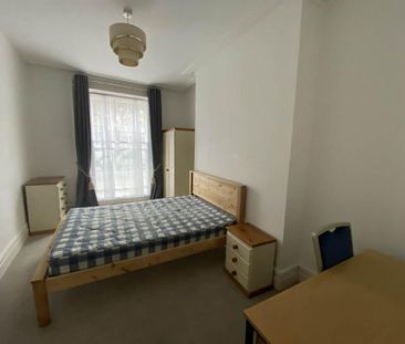 3 bedroom flat to rent - Photo 5