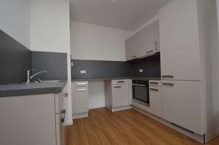 KOMFORTABEL WOHNEN FÜR SINGLE ODER PAAR - KLEINE 3-ZIMMER-WHG. MIT AUFZUG, BALKON, FUSSBODENHEIZUNG UND EINBAUKÜCHE - Photo 5