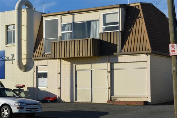 1 Bedroom Unit plus study - Close to Town - Photo 1