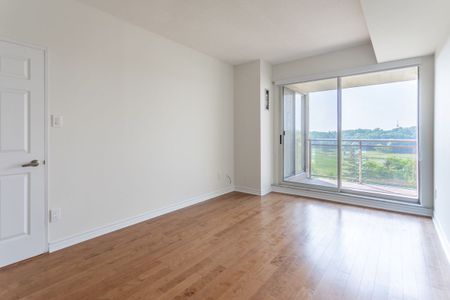 For Lease - 2511 Lakeshore Road Unit# 718, Oakville, Ontario - Photo 2