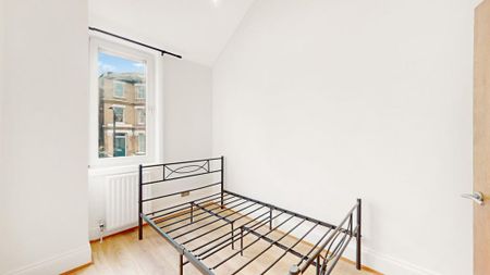 4 bedroom terraced house to rent - Photo 2