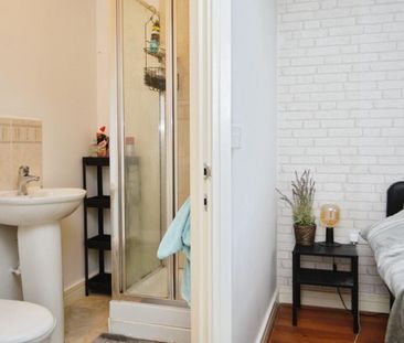 2 bedroom Flat To Let - Photo 6