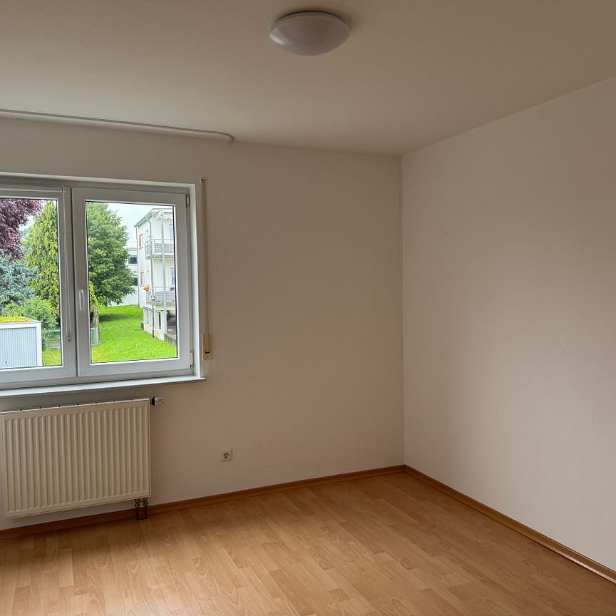 Gomaringen: Sehr gepflegte 4 Zimmer-Wohnung im 3-Familienhaus - Photo 1