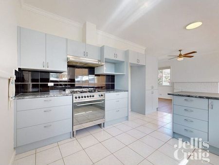23 Boronia Street, Bentleigh East - Photo 2