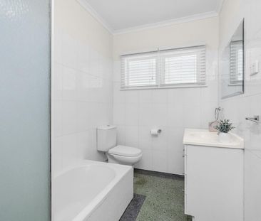 1633 Logan Rd, Upper Mount Gravatt QLD 4122 - House For Rent | Domain - Photo 6