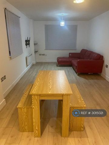 2 bedroom flat to rent - Photo 2