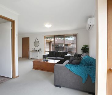 7 Freesia Court, Whittington - Photo 1
