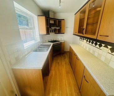 2 bedroom end of terrace house to rent - Photo 2