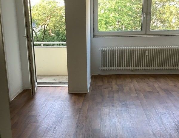 Gelegenheit: komplett renovierte 51 m² Wohnung ( 2 Zimmer) mit Balkon, direkt am HBF, ab sofort - Foto 1