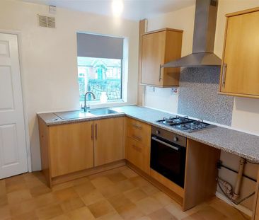 3 bedroom Semi-detached house to rent - Photo 6