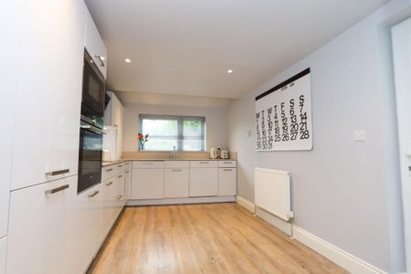 2 bedroom terraced house to rent - Photo 2