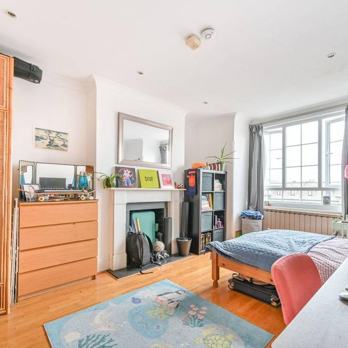 3 bedroom flat to rent - Photo 1