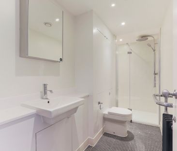 1 Bedroom Flat, Gerrard Street, London, Greater London, Soho, W1D - Photo 2