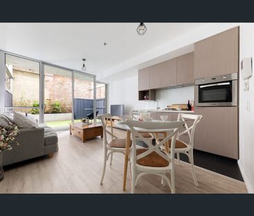 Ground floor living with private courtyard! - Photo 3