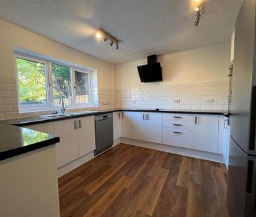 5 bedroom detached house to rent - Photo 3