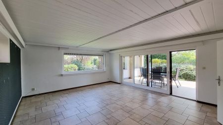 Ruhige Wohnoase mit großer überdachter Terrasse: Blick ins Grüne ohne Gartenarbeit! - Foto 3