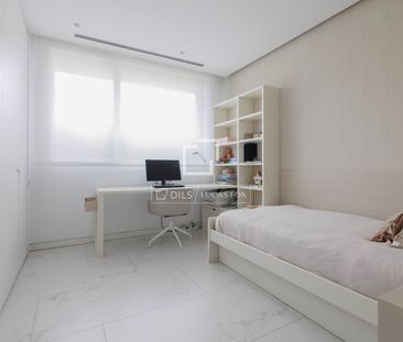 Exclusive ground floor apartment with 4 bedrooms, large garden and ... - Photo 4