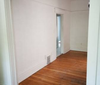 RENTED: Large, Bright Main Floor 1 Bedroom Apartment for Rent - Photo 4