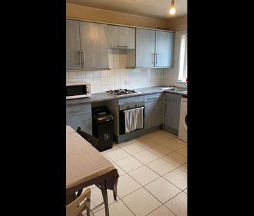 Room in a Shared House, Clifford Road, E16 - Photo 3