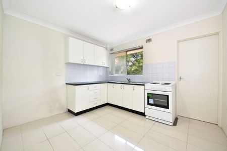 8/33 Henley Road, Homebush West. - Photo 4