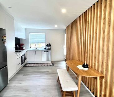 3 bedrooms, 3 floors in Henderson! - Photo 3