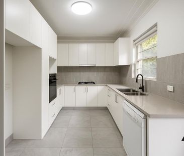 Modern two-bedroom apartment in one of Kirribilli's most sought-aft... - Photo 3