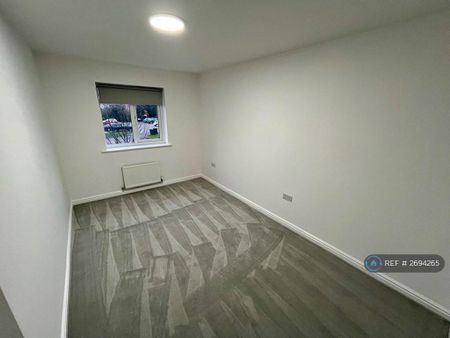 3 bedroom end of terrace house to rent - Photo 4