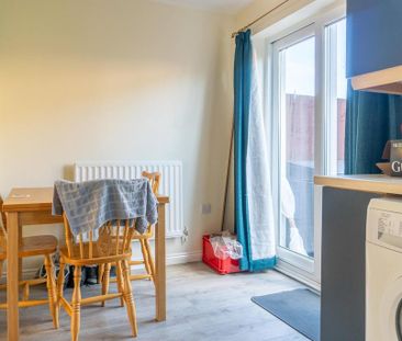 2 bedroom terraced house to rent - Photo 2