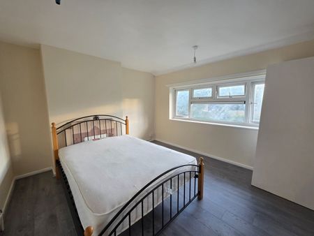 3 Bed Terraced House, Whipperley Way, LU1 - Photo 5