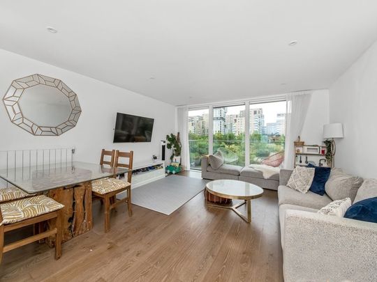 3 Bed Flat, Merlin Court, SE3 - Photo 1
