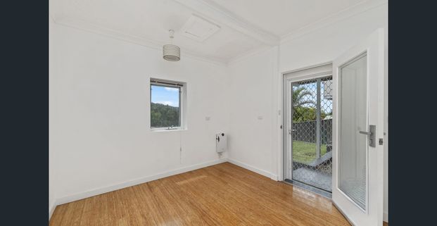 Super condition! Amazing water views and only 5 mins to train station! Super convenient! - Photo 1