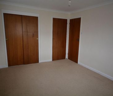 2 bedroom semi-detached house to rent - Photo 4