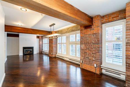 Prestigious Yaletown Loft in Iconic Heritage Conversion - Photo 3