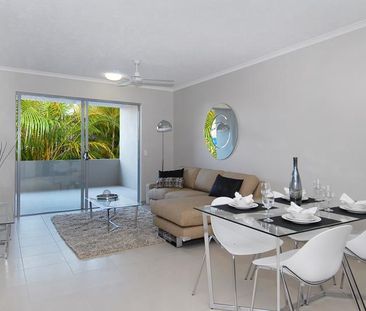 STUNNING 2 BED 2 BATH APARTMENT - Photo 3